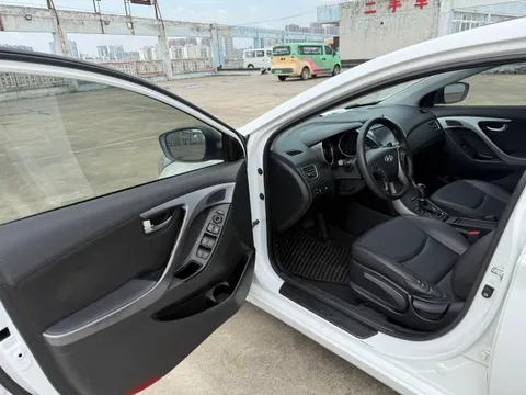 Hyundai Elantra (Avante)