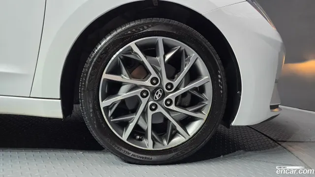 Hyundai Elantra (Avante)