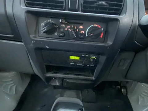 Nissan Clipper Van