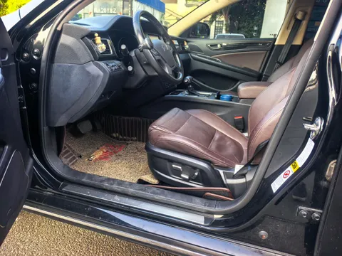 Hongqi H7