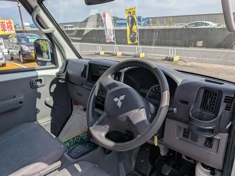 Mitsubishi Minicab Van