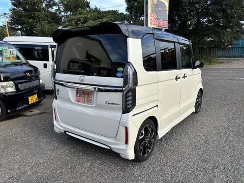 Honda N-BOX Custom