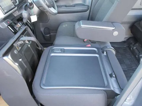 Toyota Pixis Mega