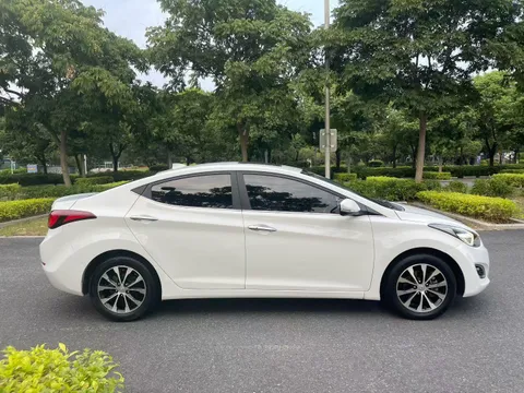 Hyundai Elantra (Avante)