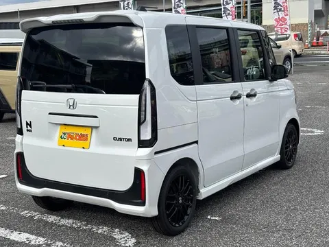 Honda N-BOX Custom