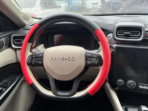 Lynk & Co Lynk & Co 02
