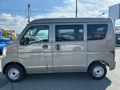 Nissan Clipper Van