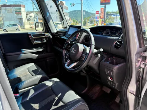 Honda N-BOX Custom