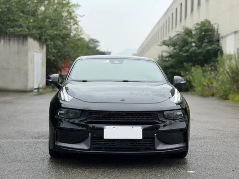 Lynk & Co 03
