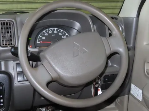 Mitsubishi Minicab Van