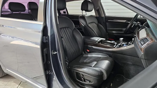 Genesis G90 (EQ900)