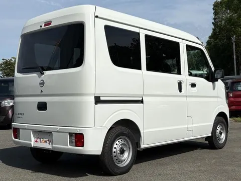 Nissan Clipper Van
