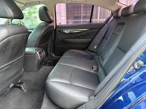 Infiniti Q50L
