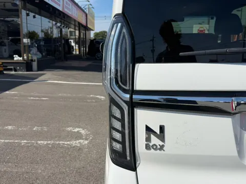 Honda N-BOX Custom