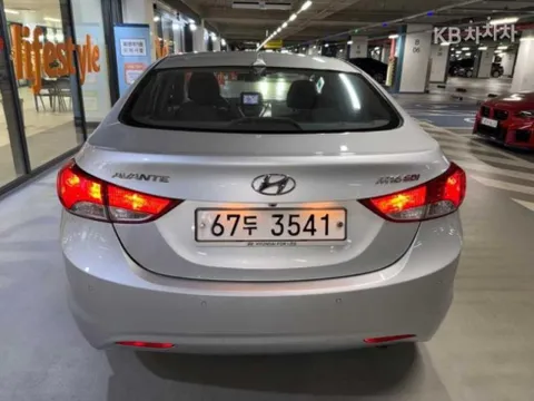 Hyundai Elantra (Avante)