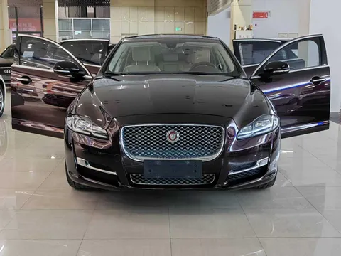 Jaguar XJ
