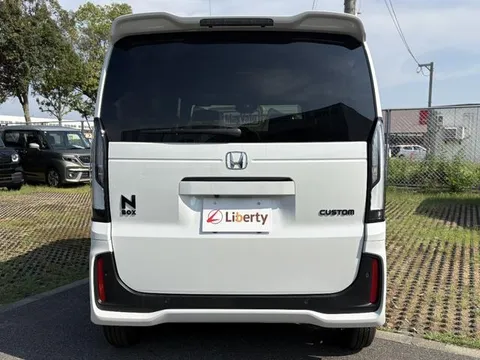 Honda N-BOX Custom