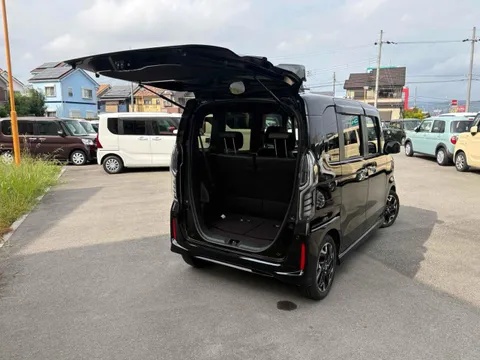 Honda N-BOX Custom