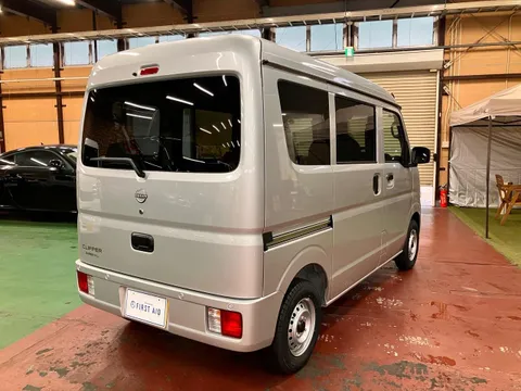 Nissan Clipper Van