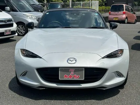 Mazda MX-5 (Roadster)