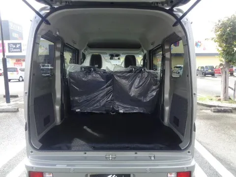 Nissan Clipper Van