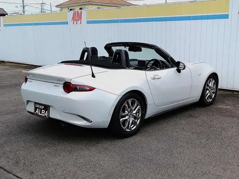 Mazda MX-5 (Roadster)
