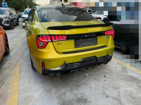 Lynk & Co 03