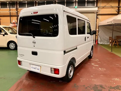 Nissan Clipper Van