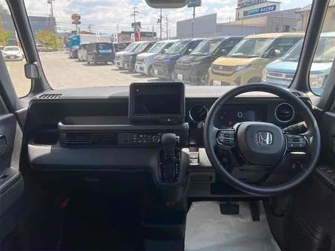 Honda N-BOX Custom