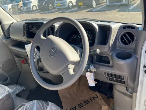 Nissan Clipper Van