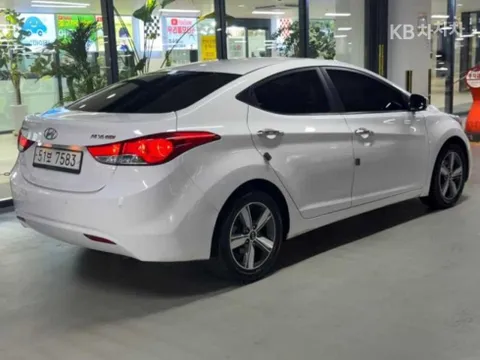 Hyundai Elantra (Avante)