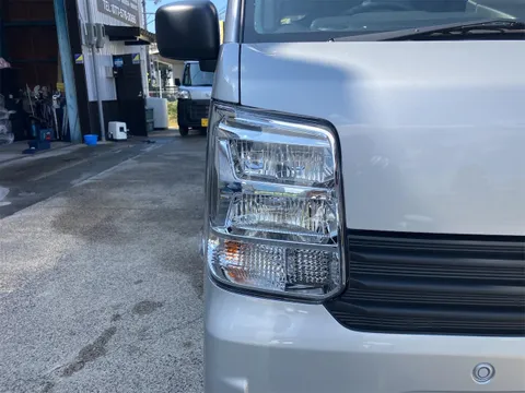 Nissan Clipper Van