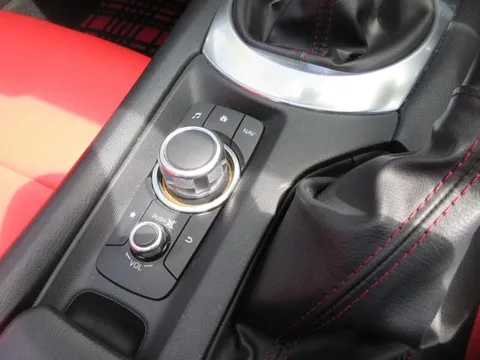Mazda MX-5 (Roadster)