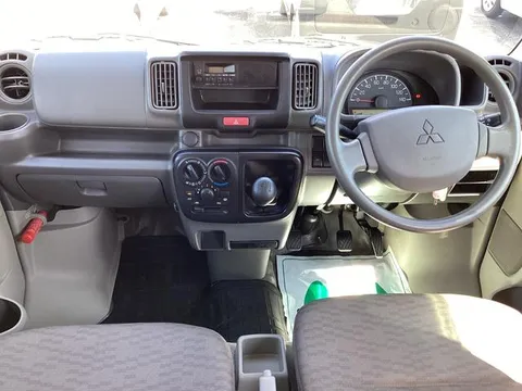 Mitsubishi Minicab Van