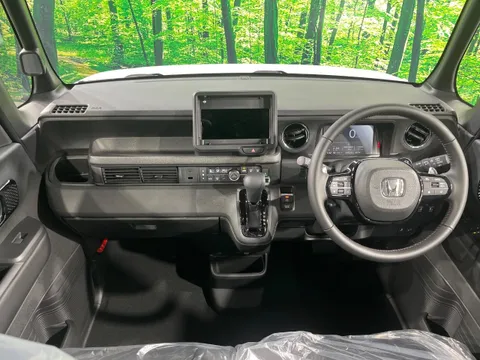 Honda N-BOX Custom