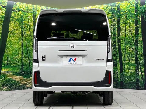 Honda N-BOX Custom
