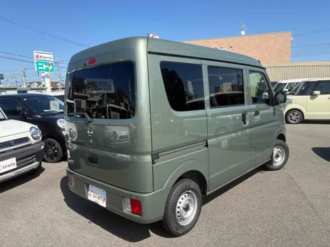 Nissan Clipper Van