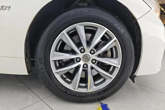 Infiniti Q50L