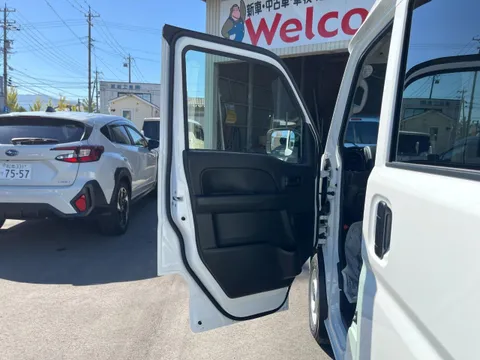 Nissan Clipper Van