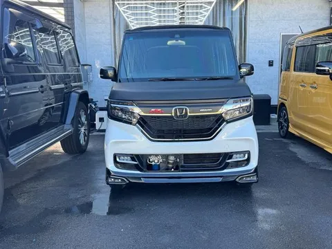 Honda N-BOX Custom