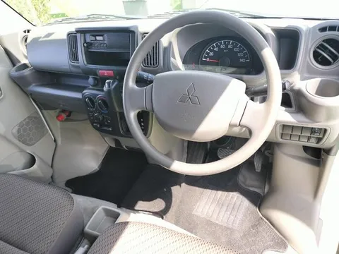 Mitsubishi Minicab Van