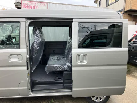 Nissan Clipper Van