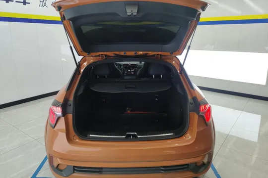 Lynk & Co 02