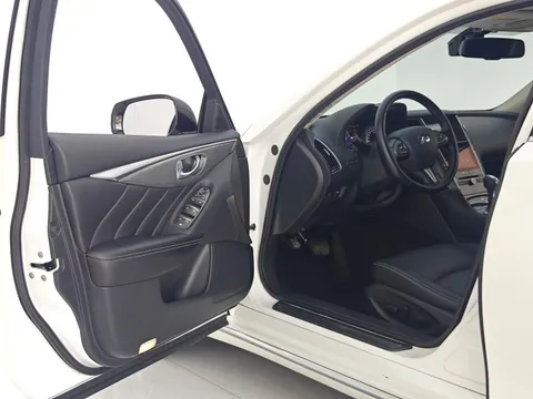 Infiniti Q50L