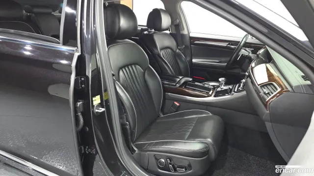 Genesis G90 (EQ900)
