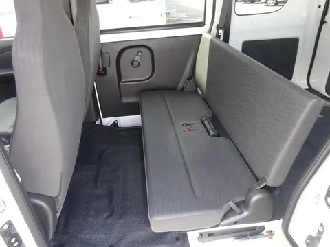 Nissan Clipper Van