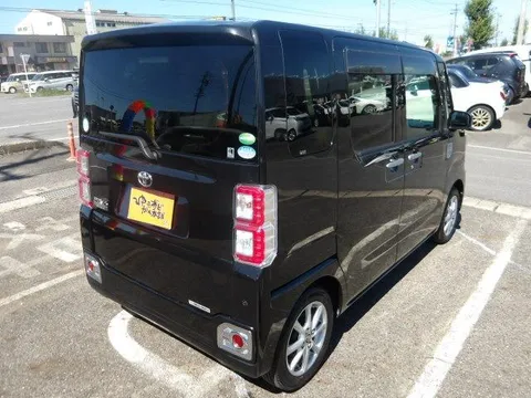 Toyota Pixis Mega