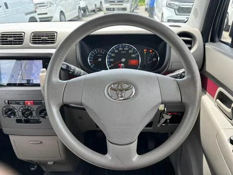 Toyota Pixis Space