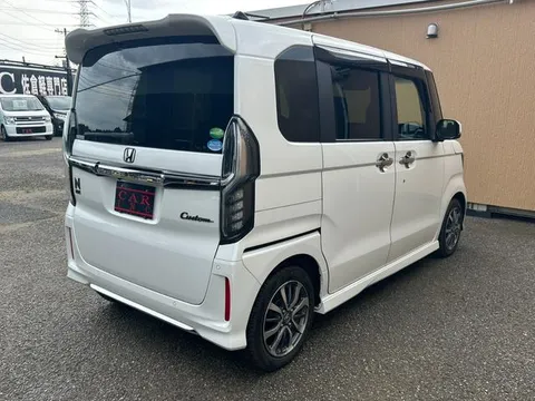 Honda N-BOX Custom
