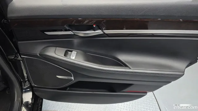 Genesis G90 (EQ900)